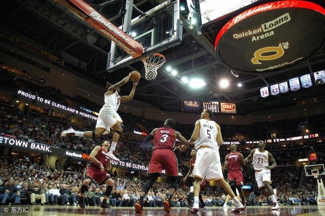 (篮球课堂)篮球规则如何判定合球的定义和