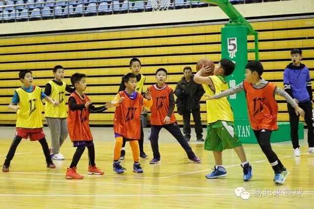 篮球资格赛男女规则一样吗_篮球分男女_篮球赛标准规则